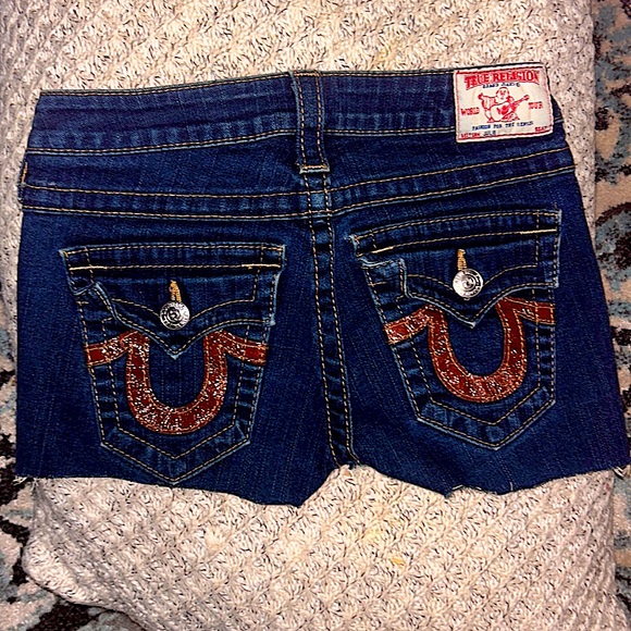 NWOT- RARE! (25”) TRUE RELIGION designer Jean Shorts w/ BROWN Horseshoe Pockets! - Picture 1 of 13